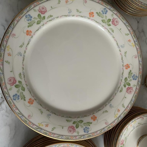 Complete set of noritake China in almost new condition - Picture 6 of 7
